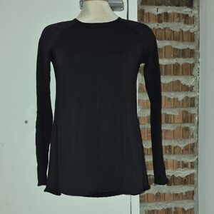 lululemon athletica Black Pleated Top Thumb Holes Size  6 8